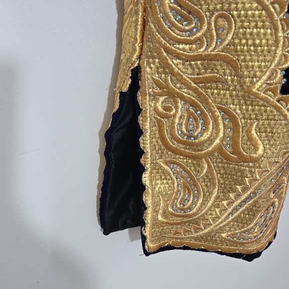 Elegant Black and Gold Embroidered Coat - Picture 5 of 13